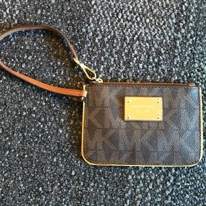 MICHAEL KORS LOGO MK Wristlet Small